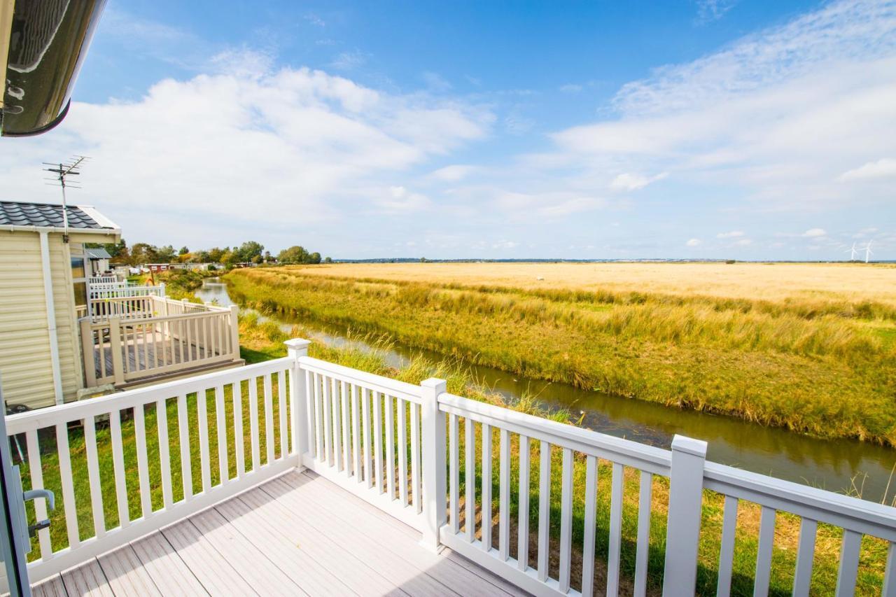 River Lodge Platinum Plus Holiday Home With River Views, Free Wifi & Netflix Camber المظهر الخارجي الصورة